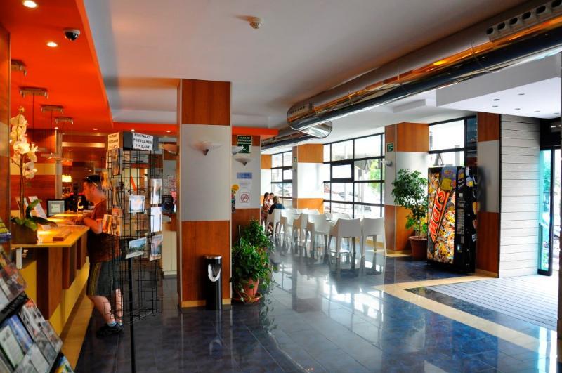 Hotel Cuco Бенидорм Екстериор снимка